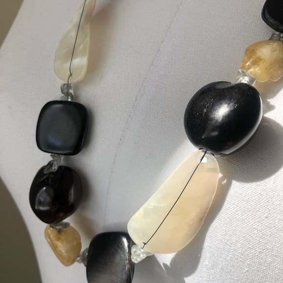 Bold handmade Semiprecious stone and shell statement necklace - Picture 4 of 8